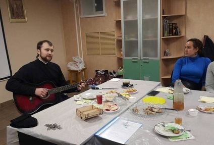 
    Рождество в молодежном отделе Покровского собора.
    Новости
  