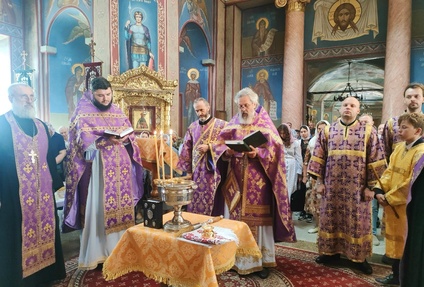 В праздник Происхождения (Изнесения) Честных Древ Господних