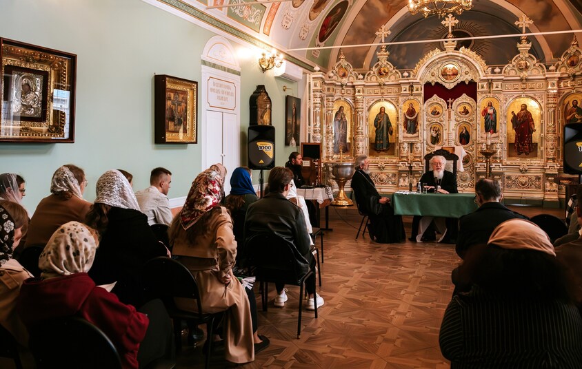 Встреча Высокопреосвященнейшего митрополита Сергия (Фомина) с православной молодежью